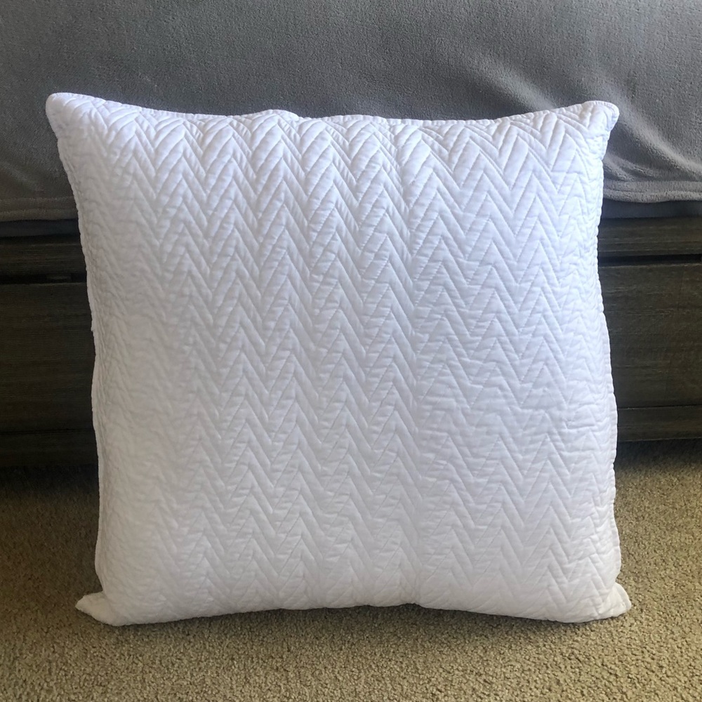 Isaac Mizrahi White Quilted Herringbone Euro Sham Covers 26x26 - Set of 2